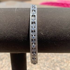 🔥VICTORIA WIECK ROYAL STERLING SILVER CZ BANGLE🔥